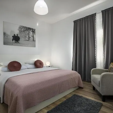 With Parking Space - 24549 Rovinj
